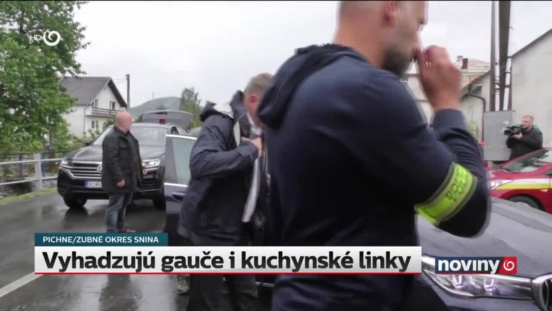 Vyhadzujú gauče i kuchynské linky