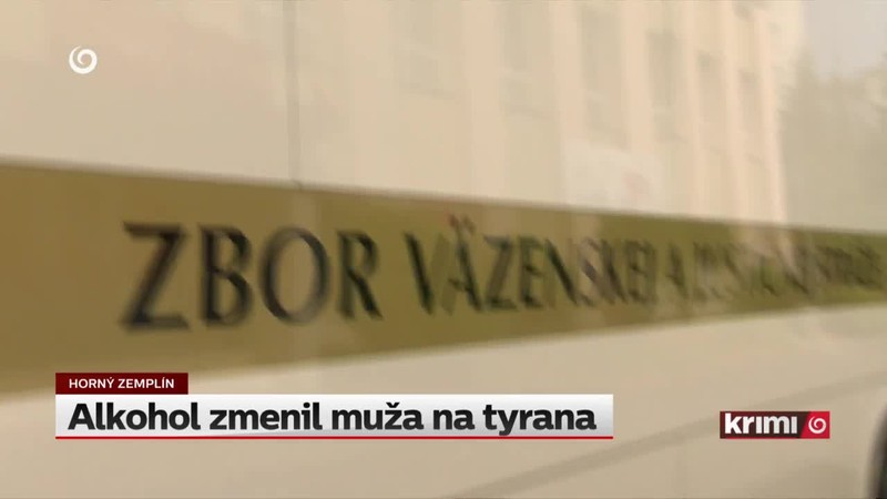 Väzba pre muža z kapoty auta