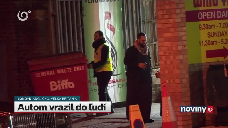 Autom vrazil do ľudí