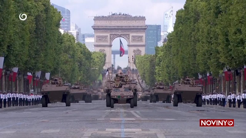 OSLAVY A VOJENSKÁ PREHLIADKA