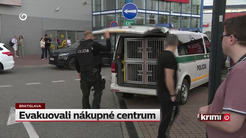 Evakuovali nákupné centrum