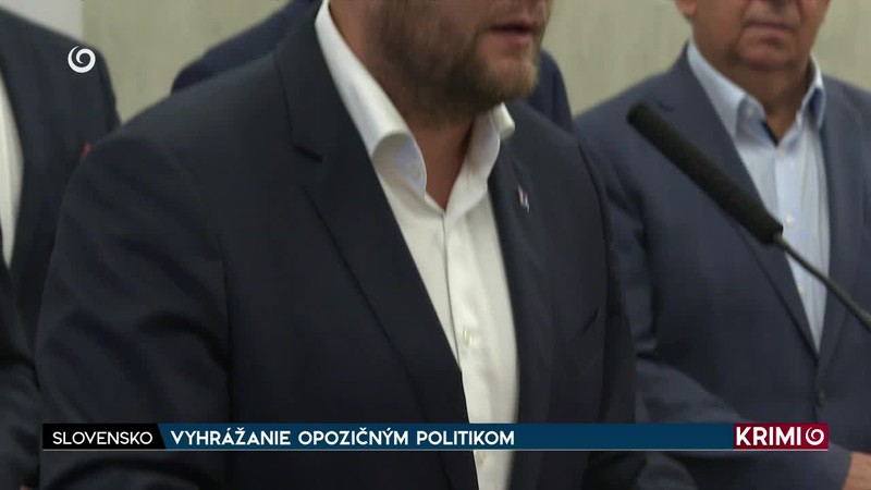VYHRÁŽANIE OPOZIČNÝM POLITIKOM