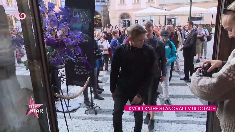 KVÔLI KNIHE STANOVALI V ULICIACH