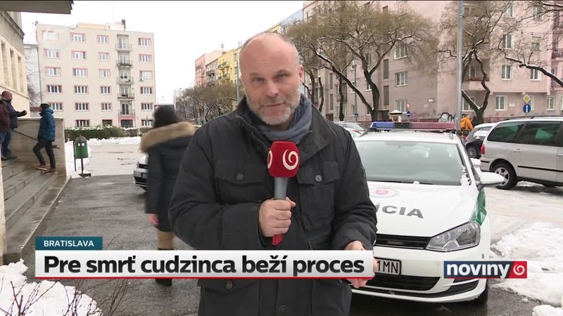 Pre smrť cudzinca beží proces