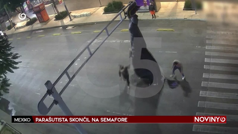 PARAŠUTISTA SKONČIL NA SEMAFORE