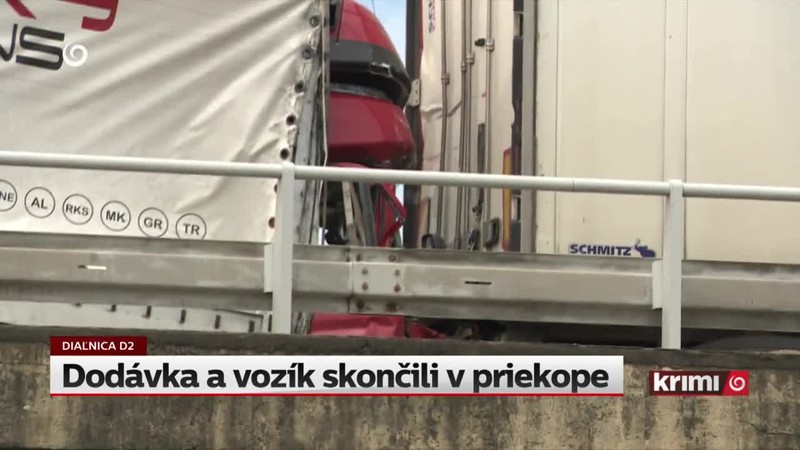Dodávka a vozík skončili v priekope