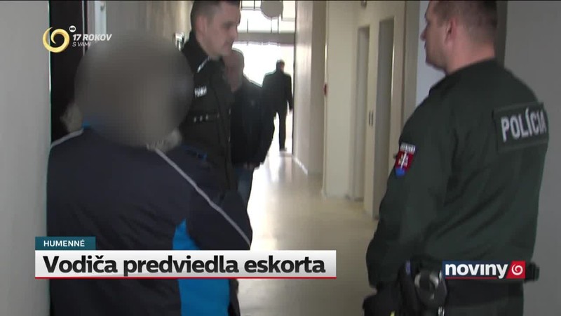 Vodiča predviedla eskorta