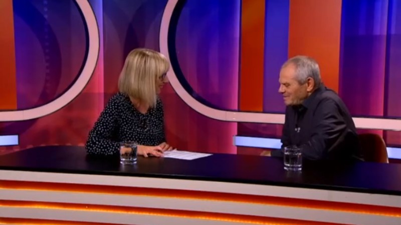 O úderoch kýblikom, o hanbe a o neschopnosti odísť v pravý čas