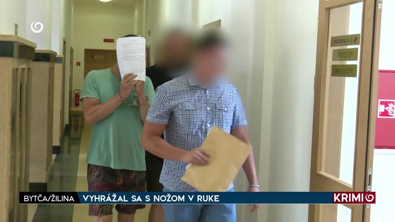 VYHRÁŽAL SA S NOŽOM V RUKE