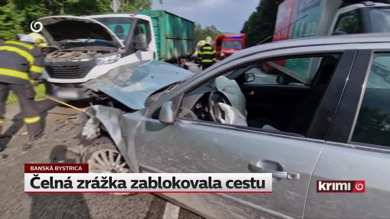 Čelná zrážka zablokovala cestu