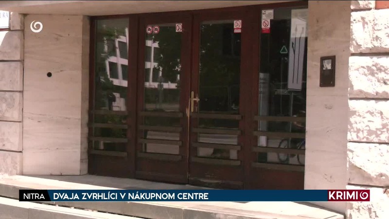 DVAJA ZVRHLÍCI V NÁKUPNOM CENTRE