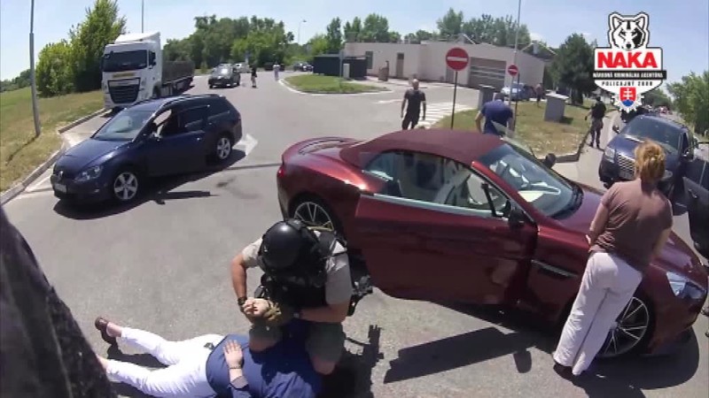 Rozsiahla akcia na západnom Slovensku. Zasahuje 200 policajtov