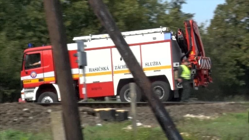 Pri obci Lužianky sa zrazil vlak s autom, vodič vošiel na priecestie