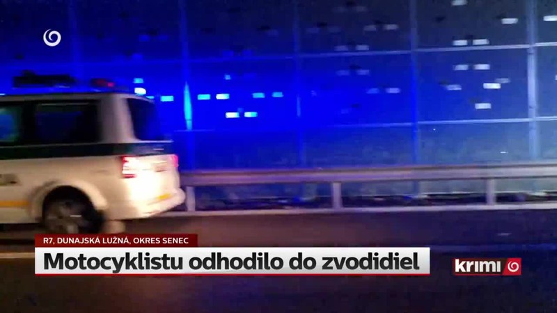 Motocyklistu odhodilo do zvodidiel