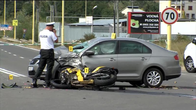 Pri tragickej nehode prišiel o život motorkár (33). Na križovatke sa zrazil s osobným autom