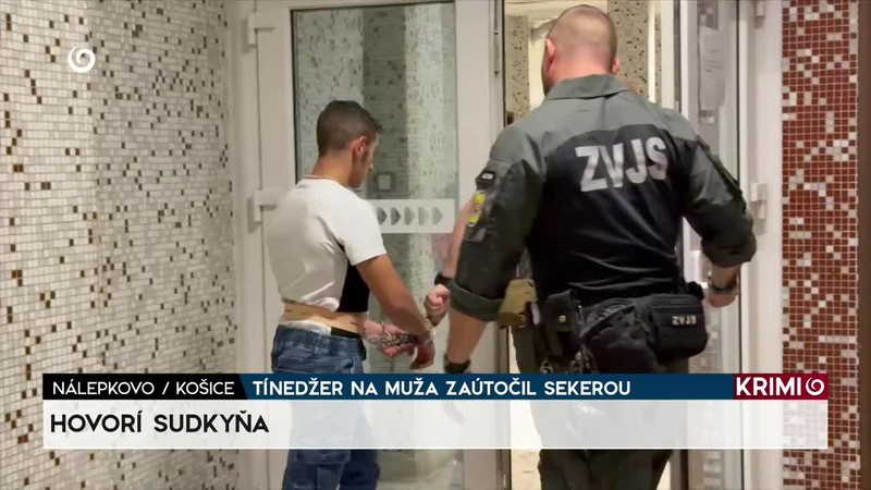 TÍNEDŽER NA MUŽA ZAÚTOČIL SEKEROU