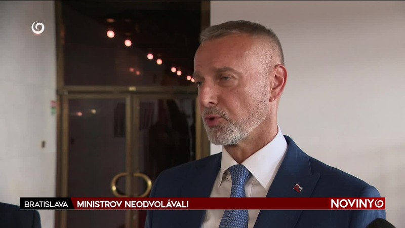 MINISTROV NEODVOLÁVALI