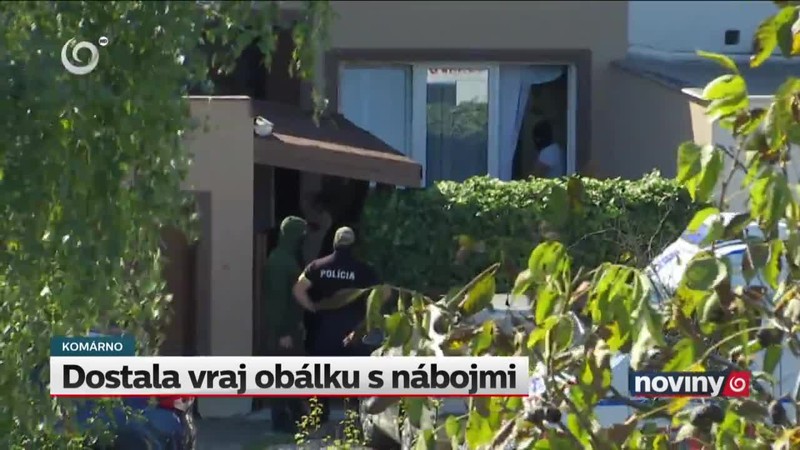 Dostala vraj obálku s nábojmi