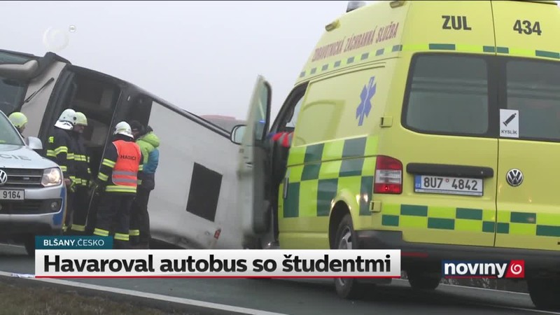 Havaroval autobus so študentmi