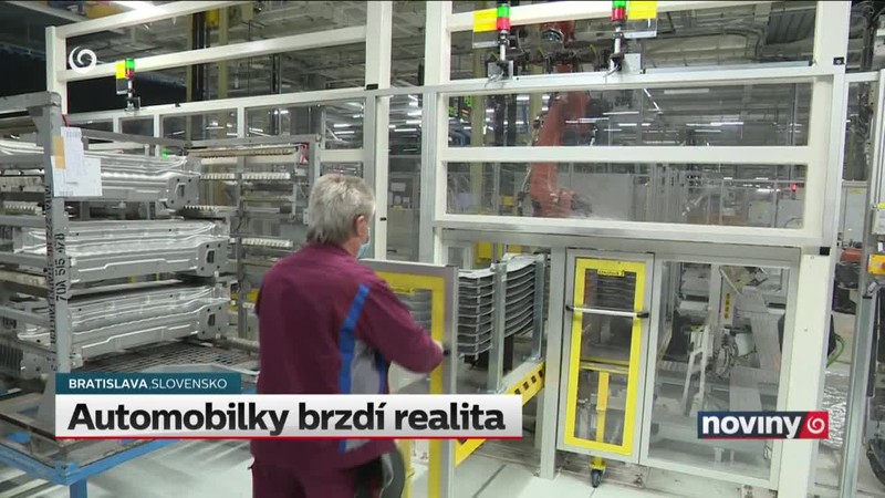 Automobilky brzdí realita