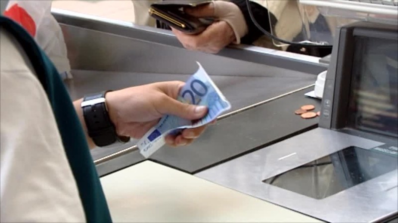 Rastú ceny potravín, oblečenia, ale aj služieb. Od nového roka hrozia aj vyššie faktúry za energie