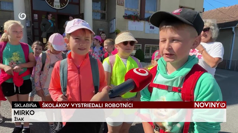 ŠKOLÁKOV VYSTRIEDALI ROBOTNÍCI