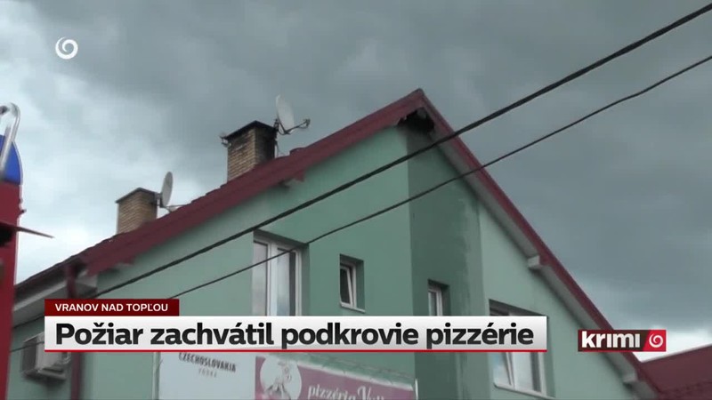 Požiar zachvátil podkrovie pizzérie