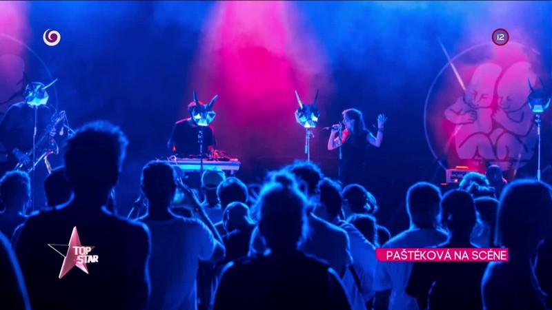 PAŠTÉKOVÁ NA SCÉNE