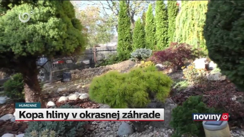 Kopa hliny v okrasnej záhrade