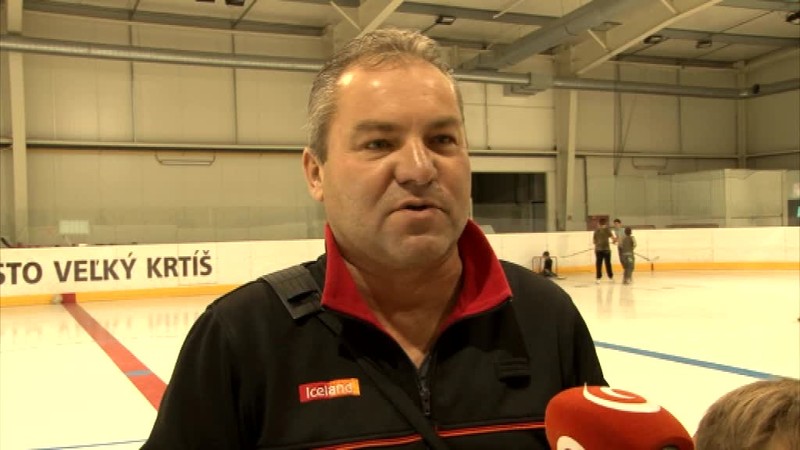 Kotleba vhodil úvodné buly, Pro-hokej sa od toho dištancuje