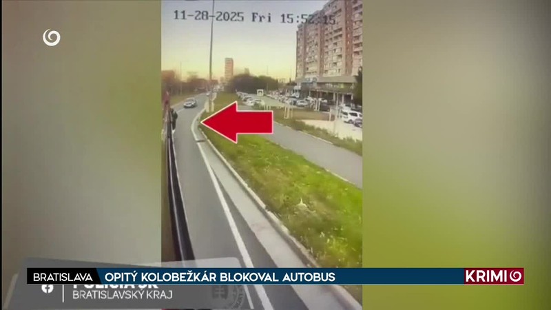 OPITÝ KOLOBEŽKÁR BLOKOVAL AUTOBUS