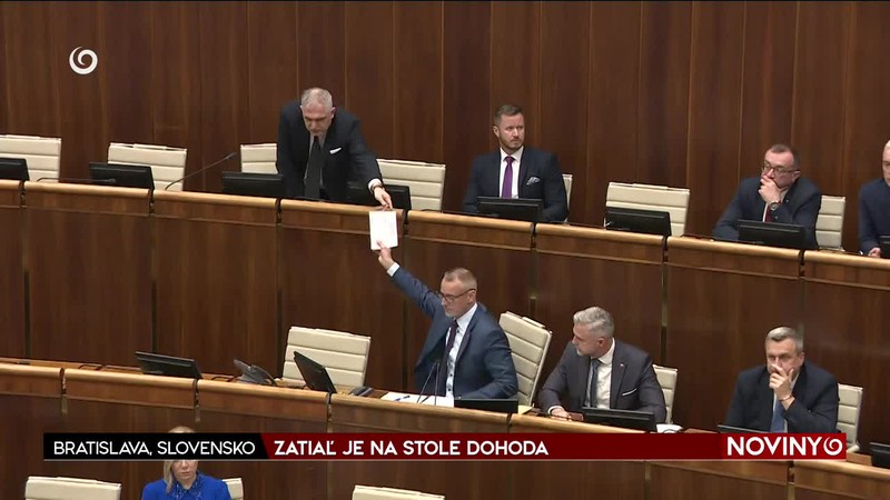 ZATIAĽ JE NA STOLE DOHODA