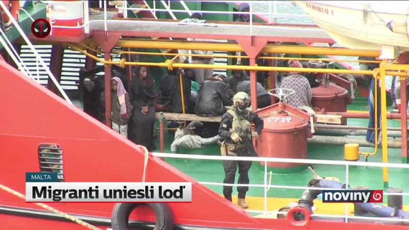 Migranti uniesli loď