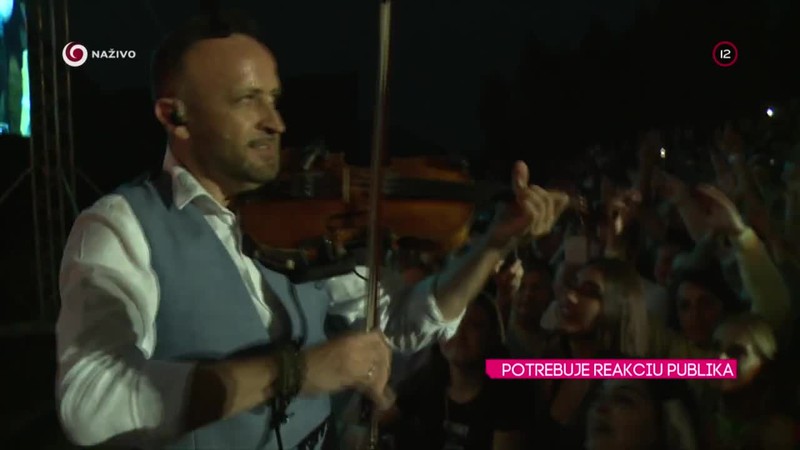 POTREBUJE REAKCIU PUBLIKA