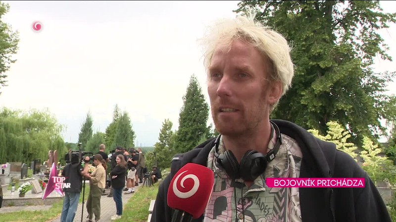 BOJOVNÍK PRICHÁDZA