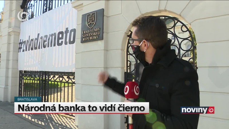 Národná banka to vidí čierno