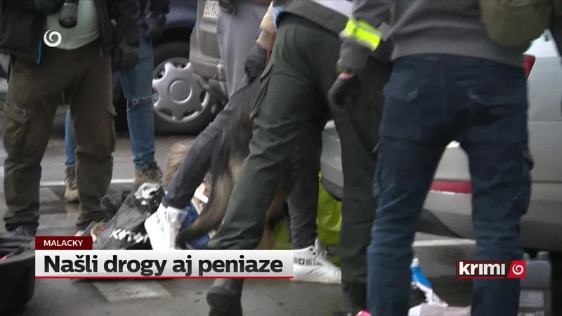 Našli drogy aj peniaze