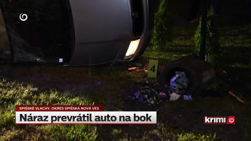 Náraz prevrátil auto na bok