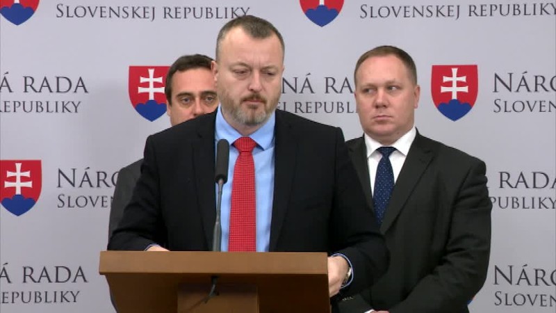 Opozícia chce odvolať Roberta Kaliňáka