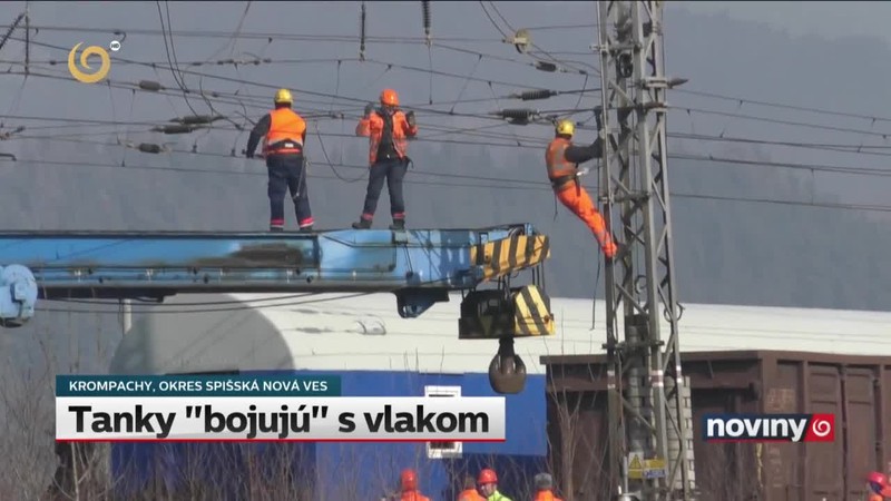 Tanky "bojujú" s vlakom
