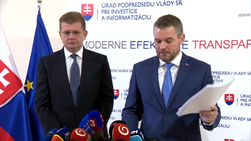Pellegrini nechce, aby úrady robili z ľudí poštárov