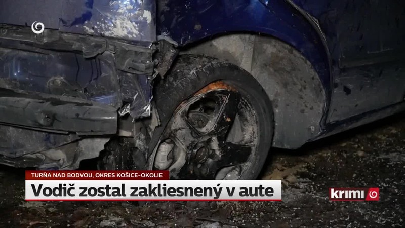 Vodič zostal zakliesnený v aute