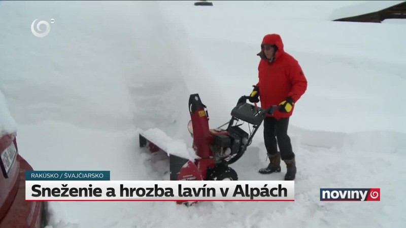 Sneženie a hrozba lavín v Alpách