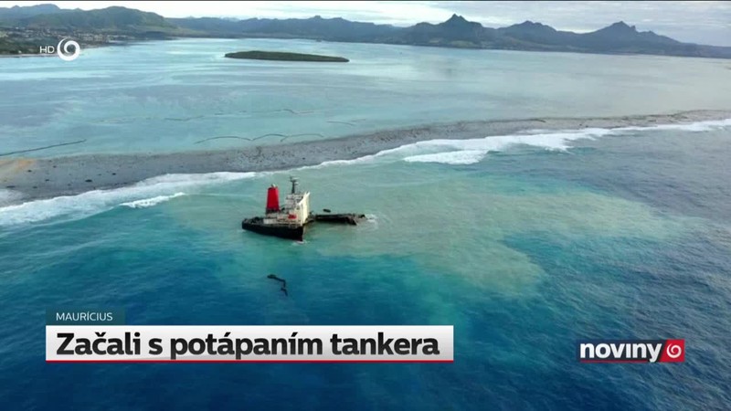 Začali s potápaním tankera