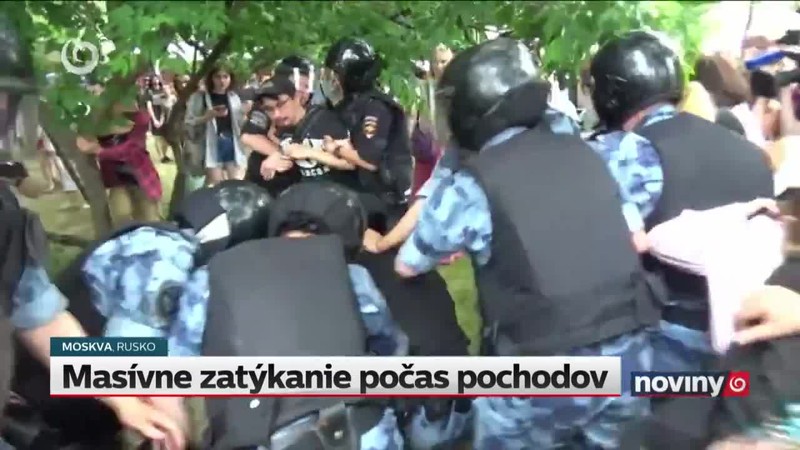 Masívne zatýkanie počas pochodov