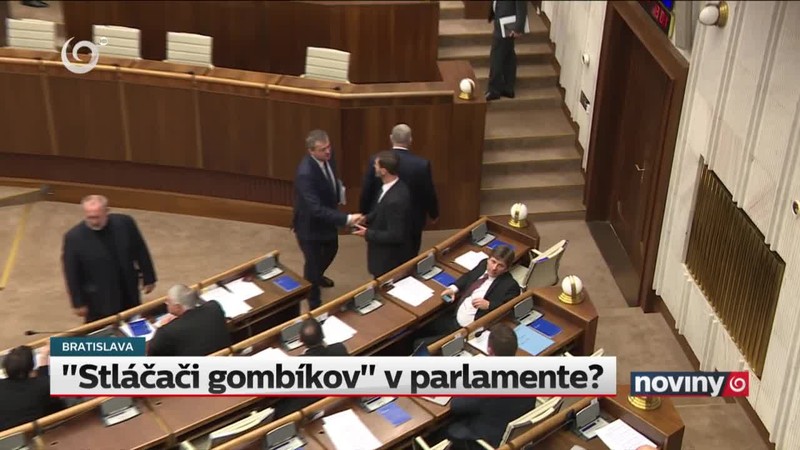"Stláčači gombíkov" v parlamente?