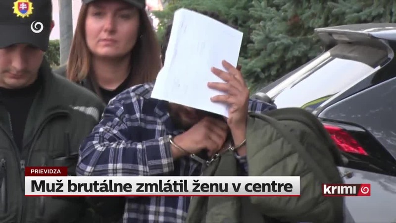 Muž brutálne zmlátil ženu v centre