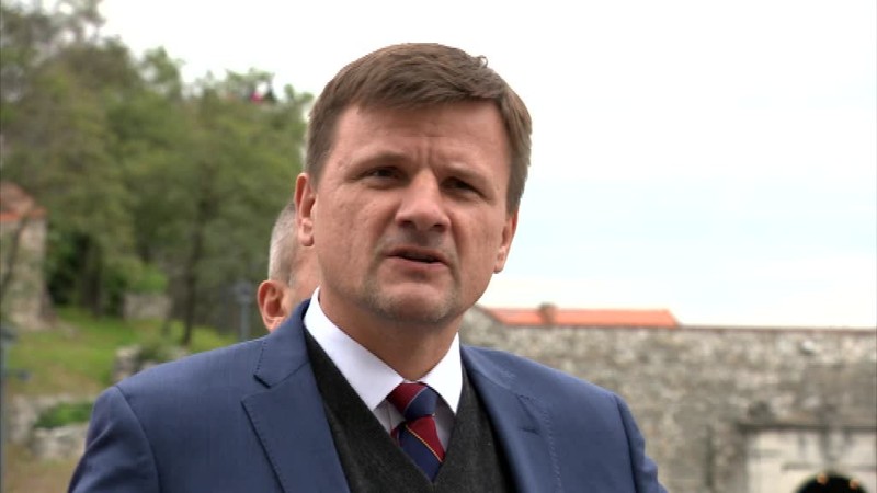 Opozícia spolu s prezidentom vyzývajú ľudí, aby prišli voliť
