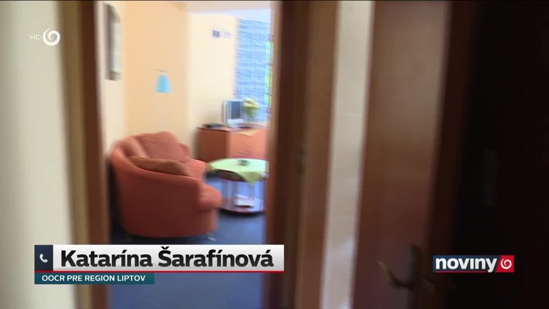 Zosuv hliny a kameňov na cestu