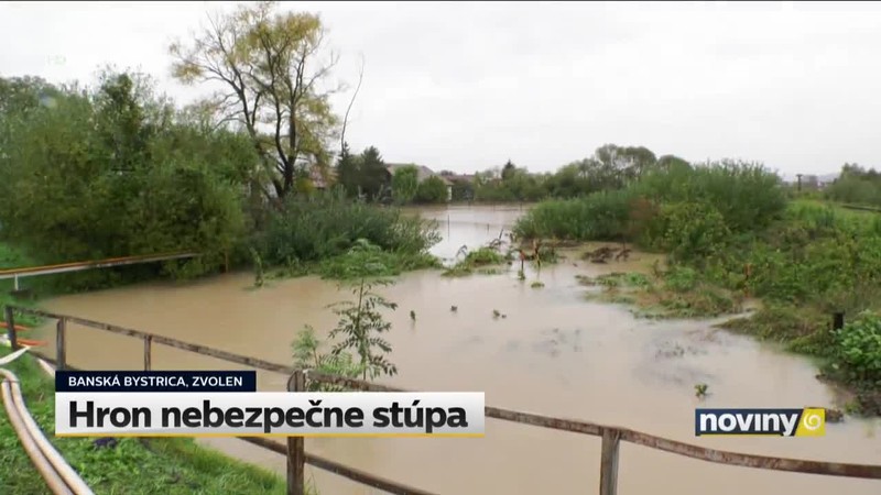 Hron nebezpečne stúpa